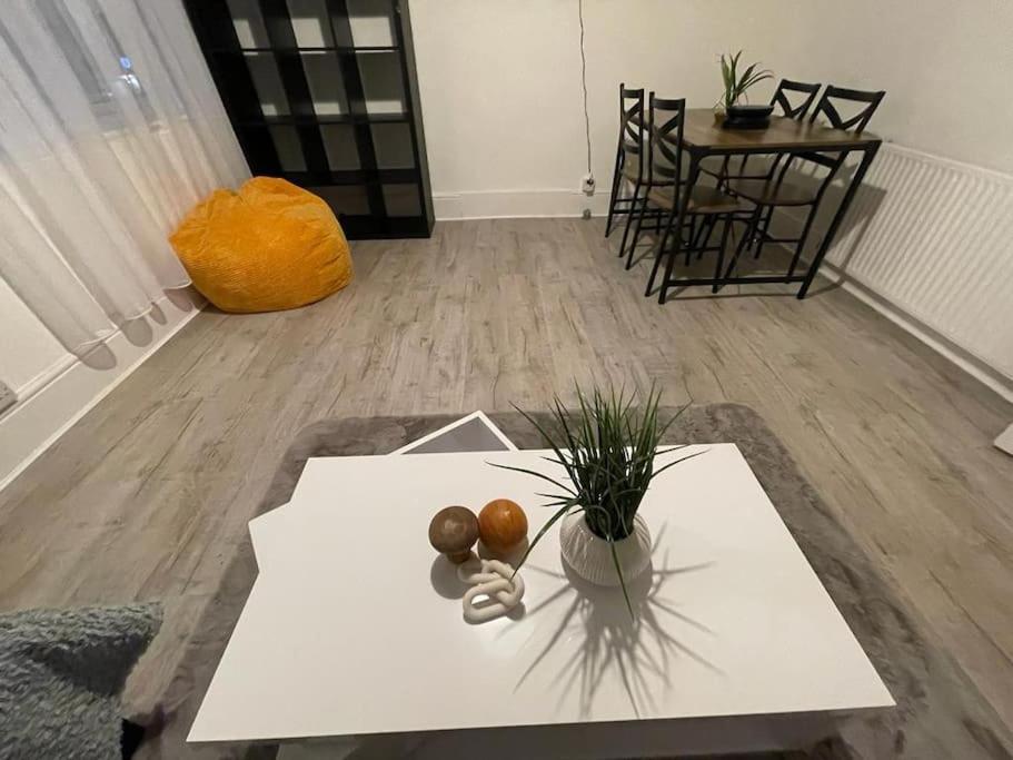 Comfy 2 Bedroom On Tower Bridge ลอนดอน ภายนอก รูปภาพ