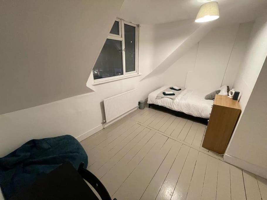 Comfy 2 Bedroom On Tower Bridge ลอนดอน ภายนอก รูปภาพ