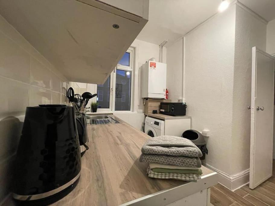 Comfy 2 Bedroom On Tower Bridge ลอนดอน ภายนอก รูปภาพ