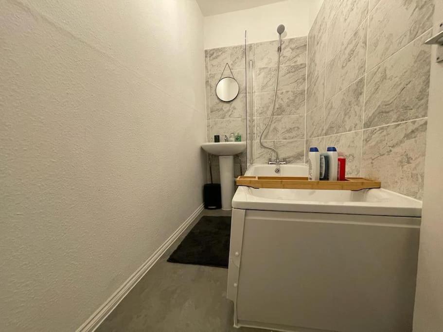 Comfy 2 Bedroom On Tower Bridge ลอนดอน ภายนอก รูปภาพ