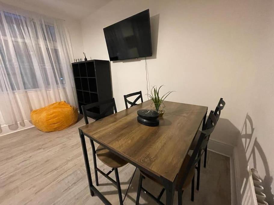 Comfy 2 Bedroom On Tower Bridge ลอนดอน ภายนอก รูปภาพ