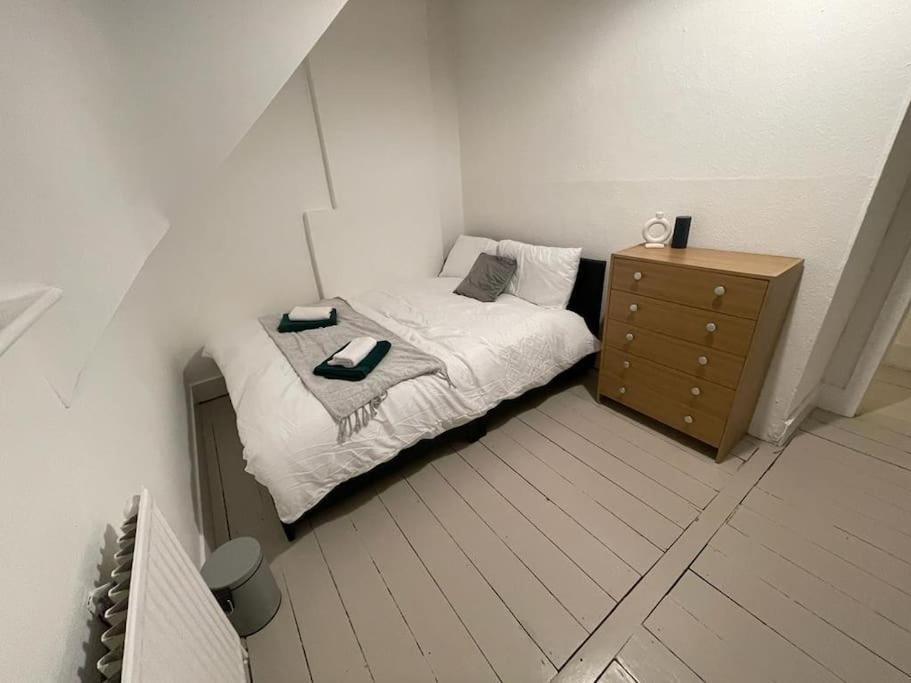 Comfy 2 Bedroom On Tower Bridge ลอนดอน ภายนอก รูปภาพ