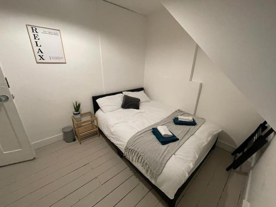 Comfy 2 Bedroom On Tower Bridge ลอนดอน ภายนอก รูปภาพ