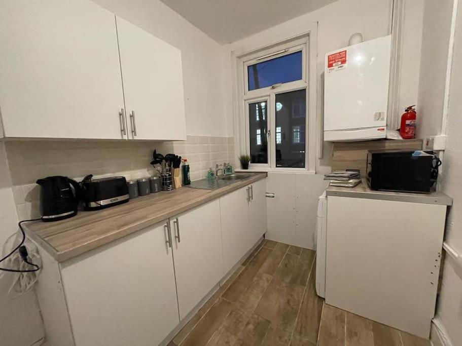 Comfy 2 Bedroom On Tower Bridge ลอนดอน ภายนอก รูปภาพ